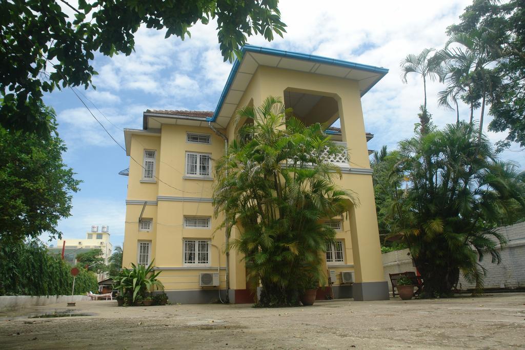 Golden Guest Inn Yangon Exterior photo