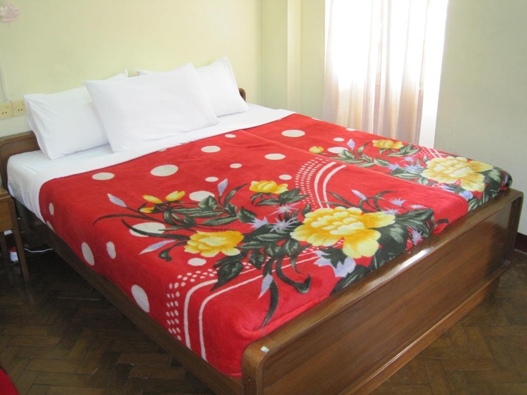 Golden Guest Inn Yangon Exterior photo