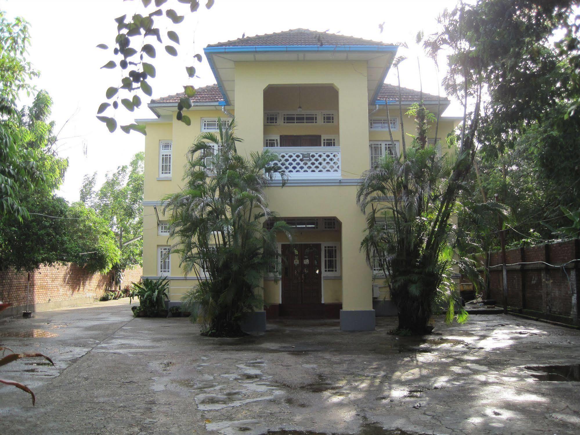 Golden Guest Inn Yangon Exterior photo