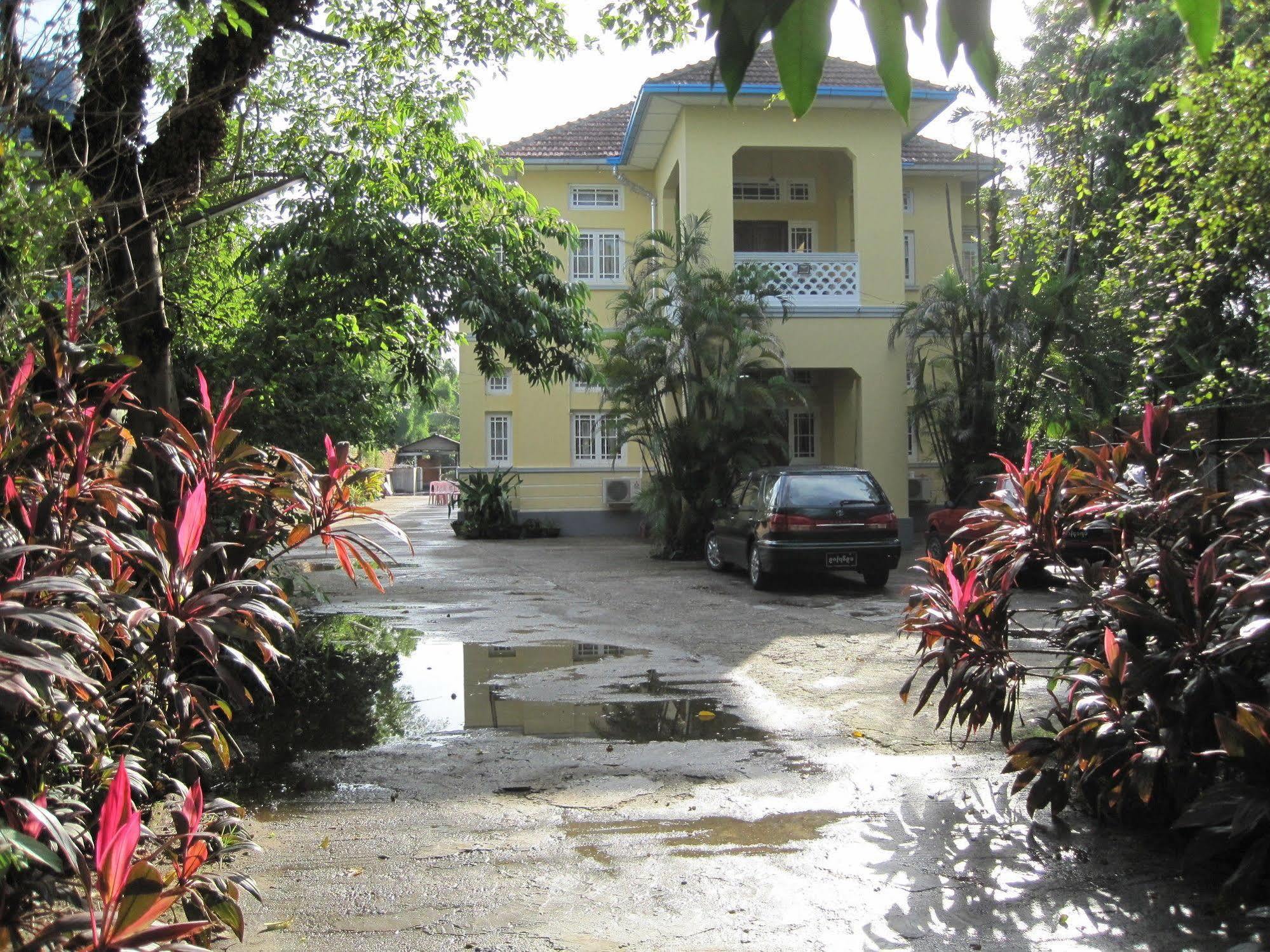 Golden Guest Inn Yangon Exterior photo