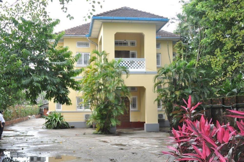 Golden Guest Inn Yangon Exterior photo