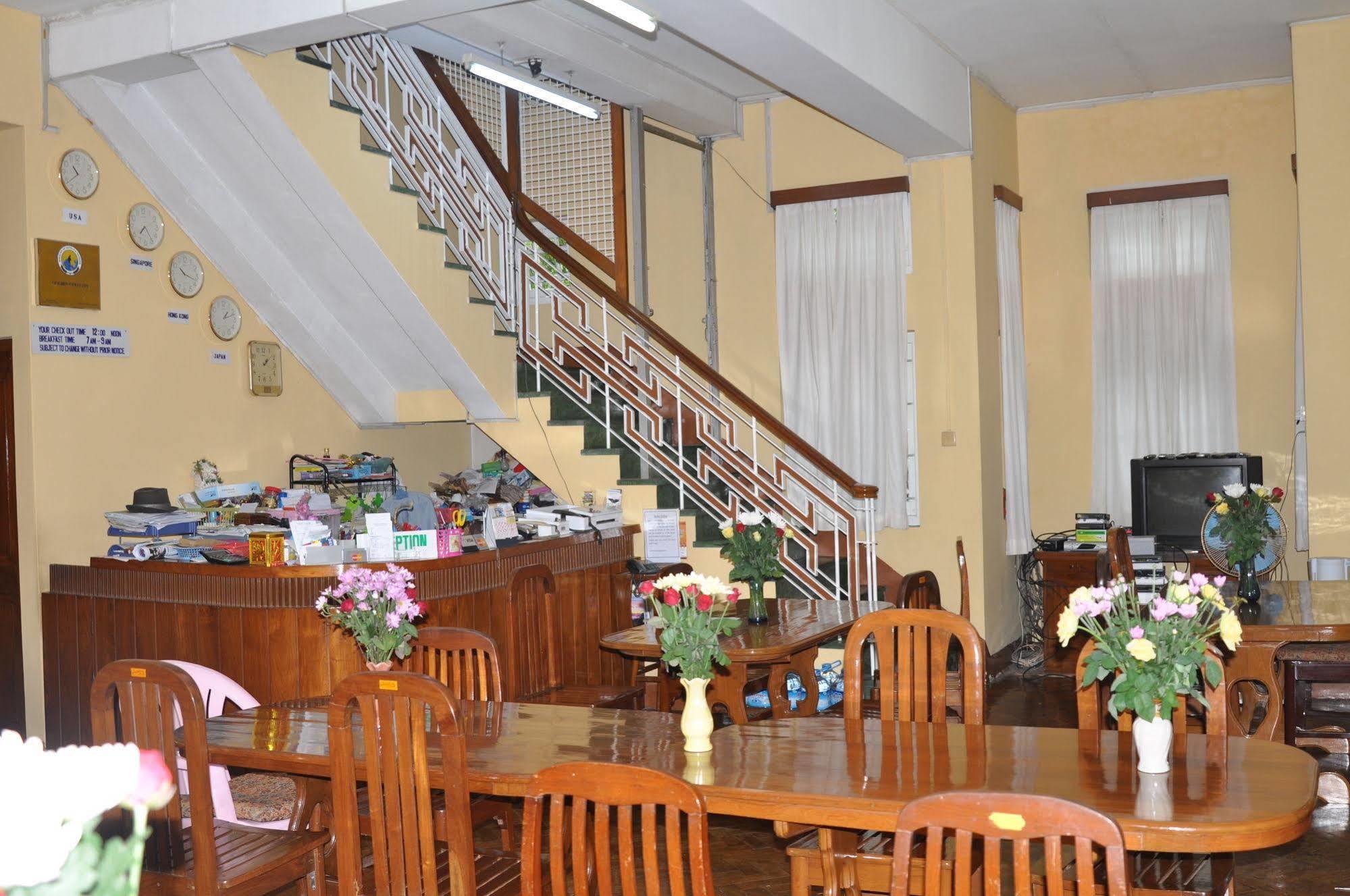 Golden Guest Inn Yangon Exterior photo