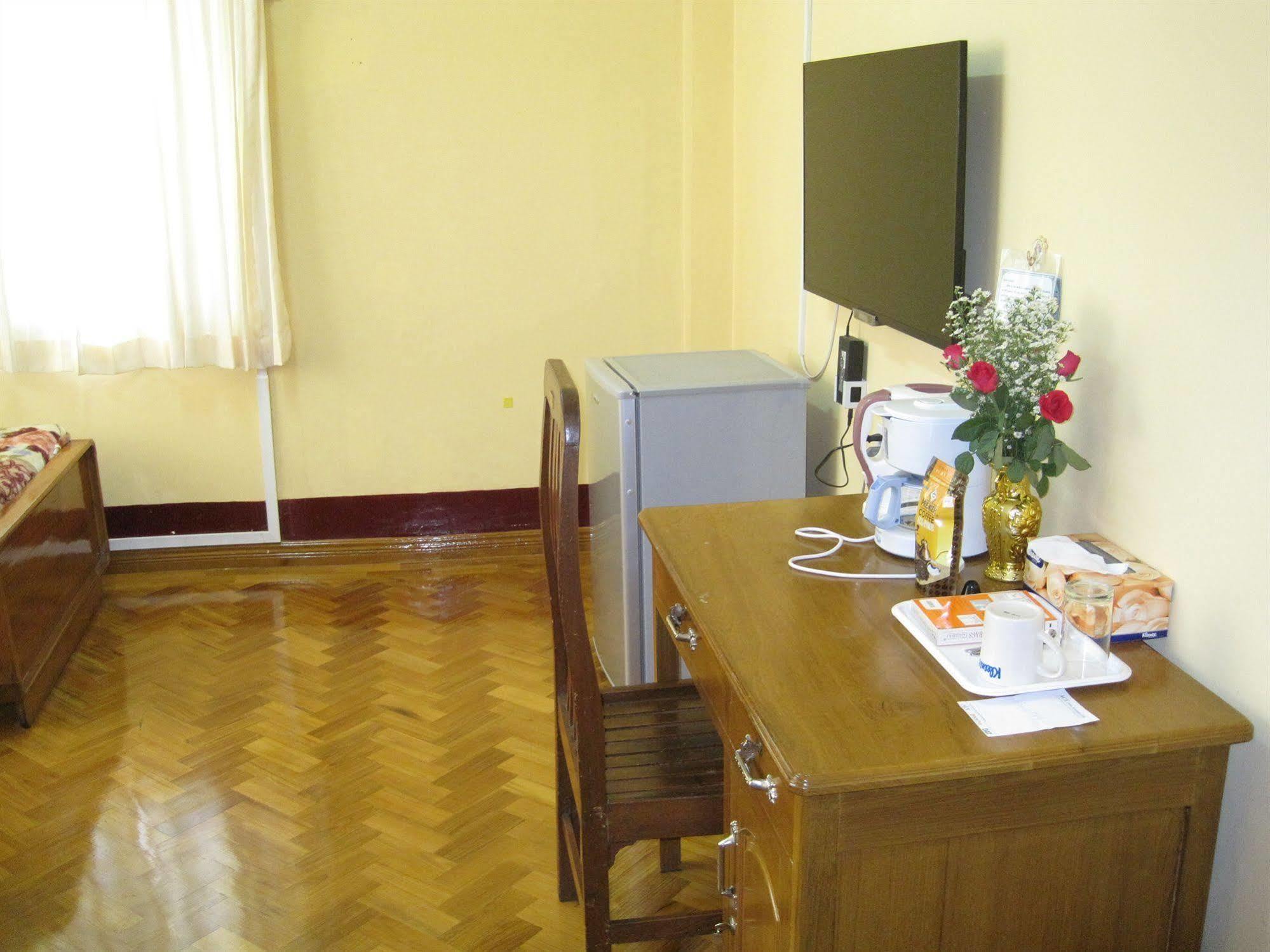 Golden Guest Inn Yangon Exterior photo