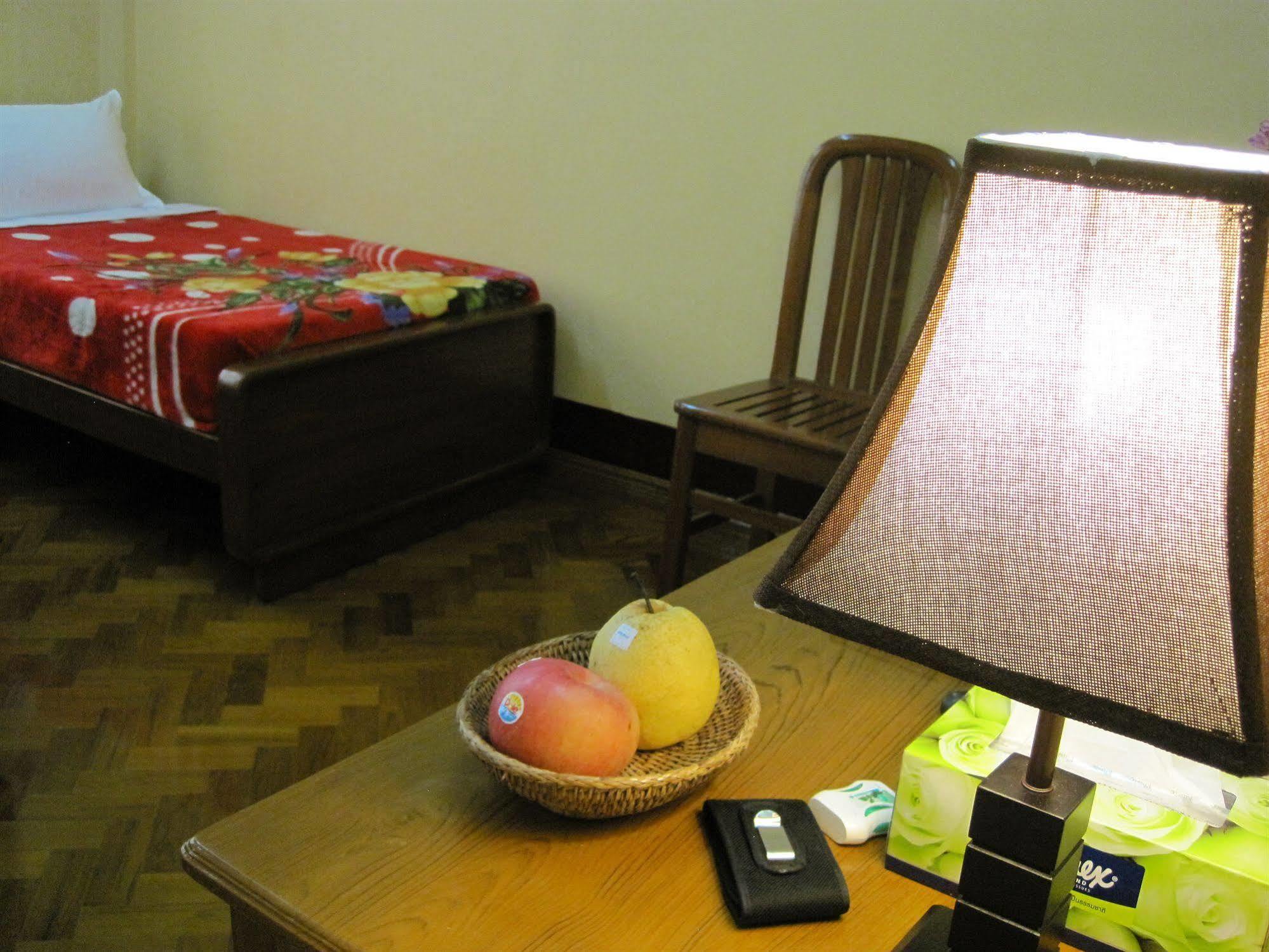 Golden Guest Inn Yangon Exterior photo