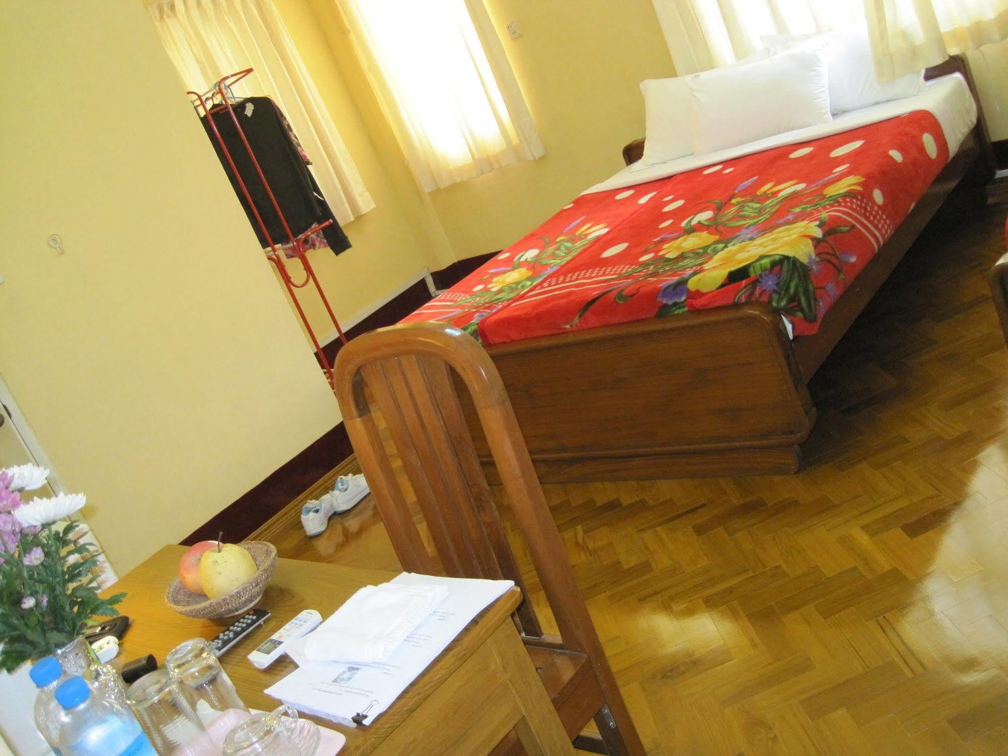 Golden Guest Inn Yangon Exterior photo
