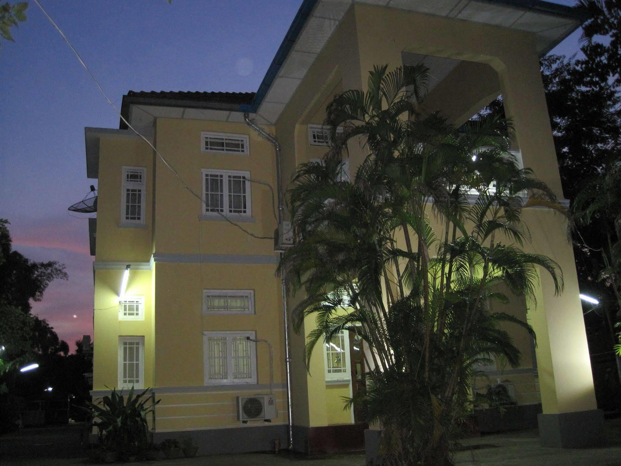 Golden Guest Inn Yangon Exterior photo