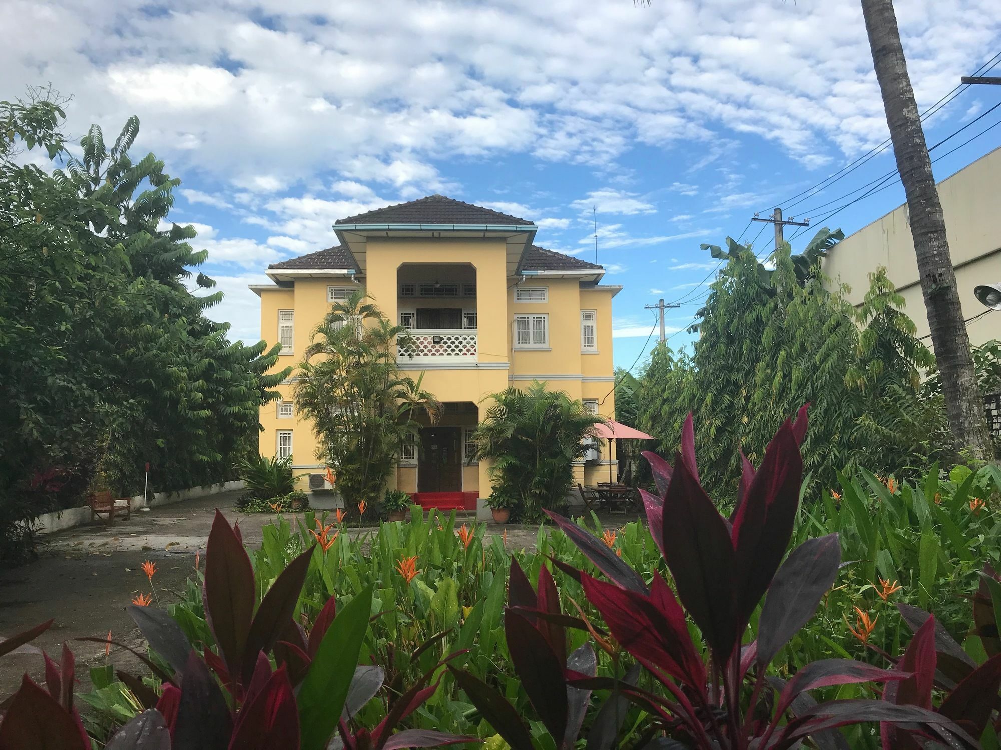 Golden Guest Inn Yangon Exterior photo