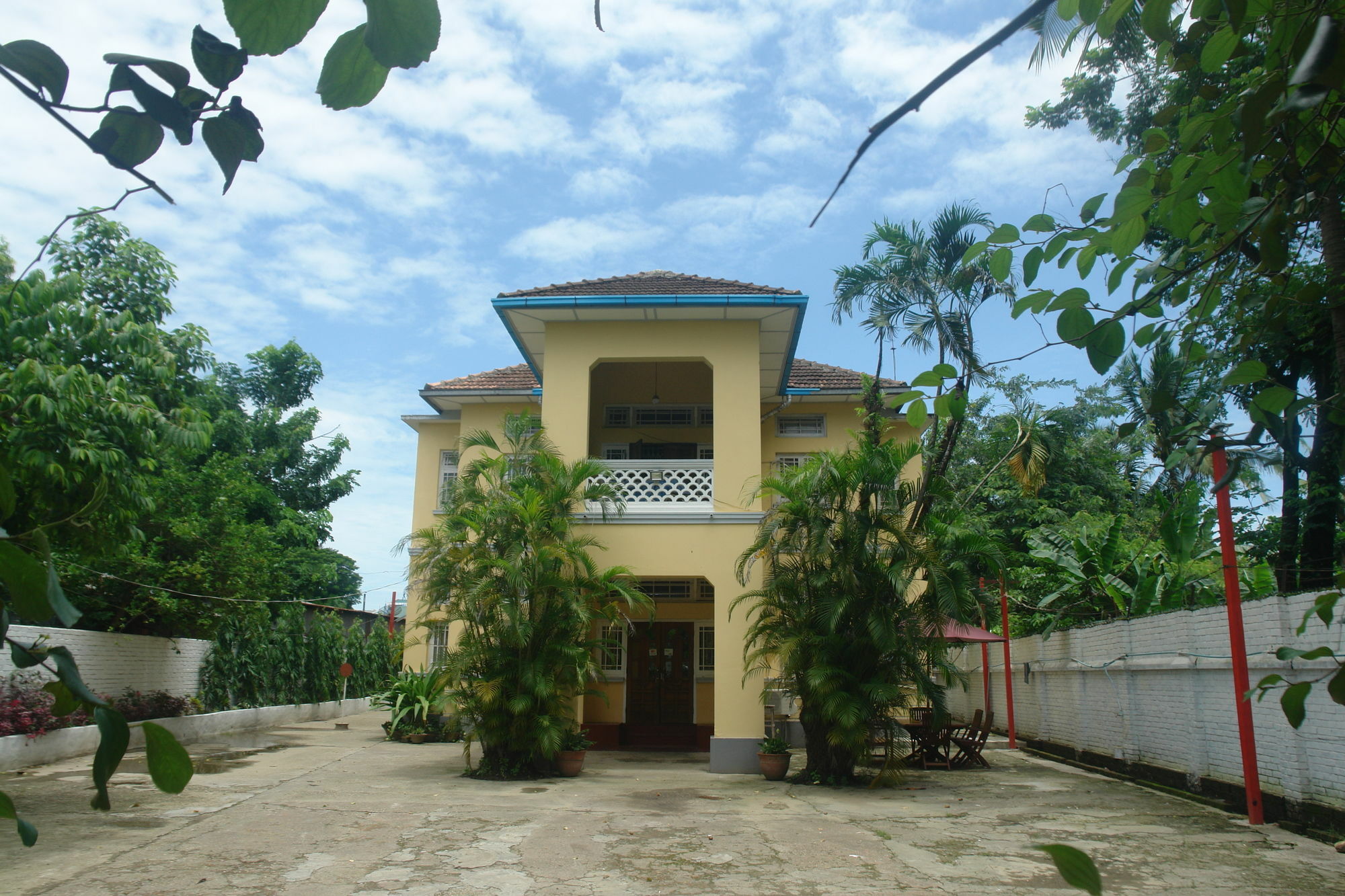 Golden Guest Inn Yangon Exterior photo